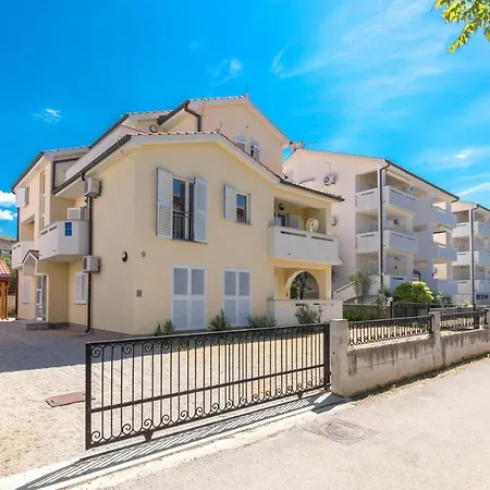 Apartment With A Parking Space Malinska, Krk - 19371 *